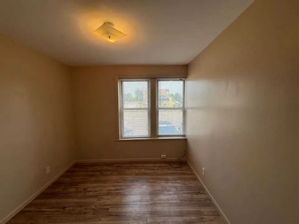 10212 S Doctor Martin Luther - Photo 5 of 12