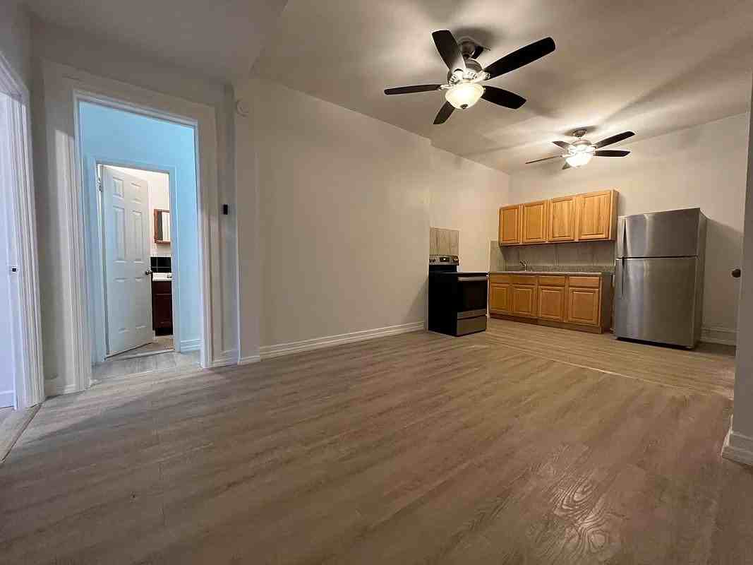 19 Cornelia St #3
