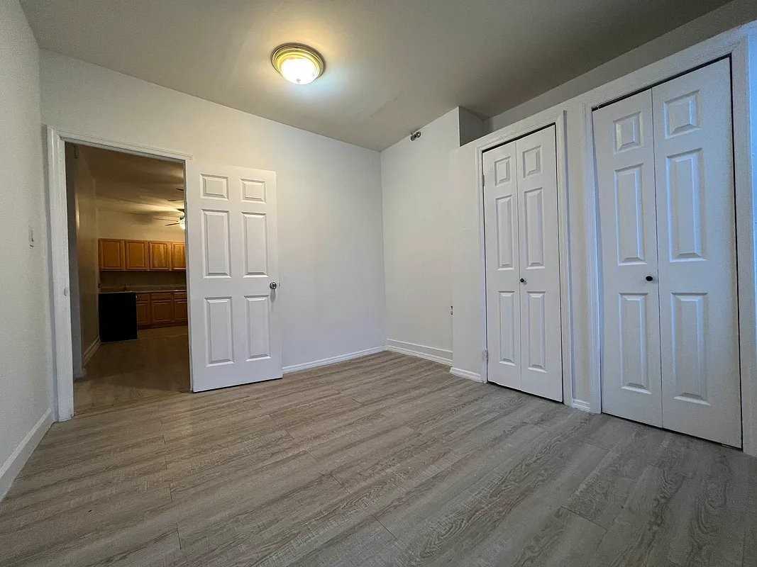 19 Cornelia St #3 - Photo 5 of 10