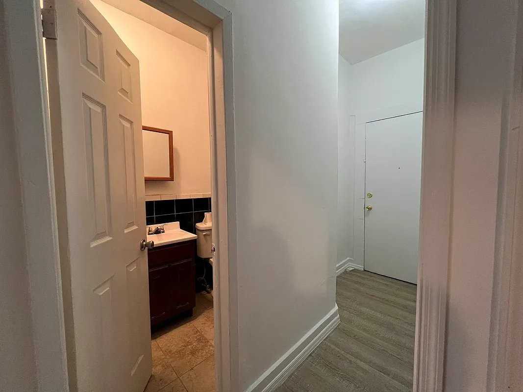 19 Cornelia St #3 - Photo 7 of 10