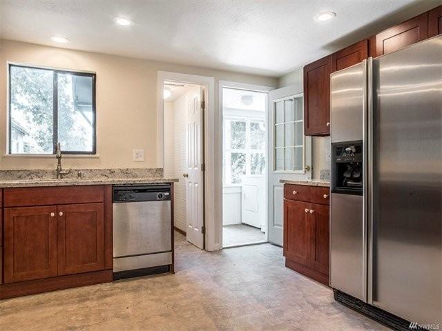 13912 55th Ave S - Photo 2 of 20