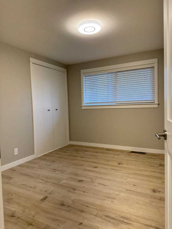 16209 Lake Hills Blvd - Photo 5 of 20