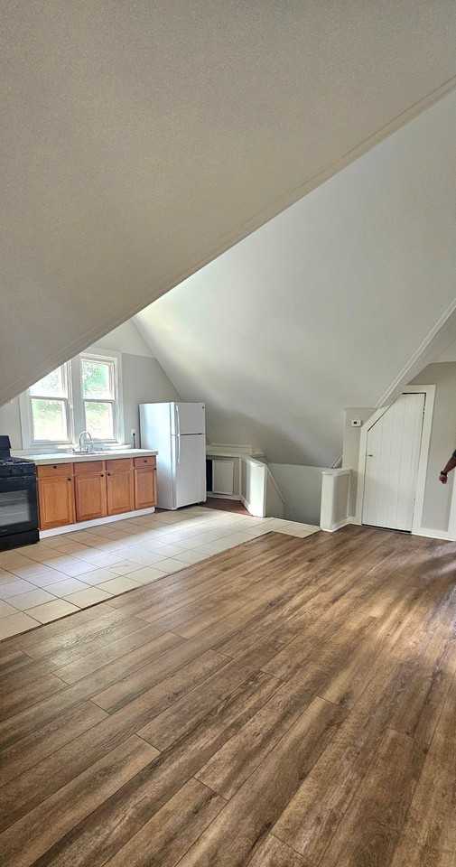 1268 Quinnipiac Ave #3 - Photo 4 of 9