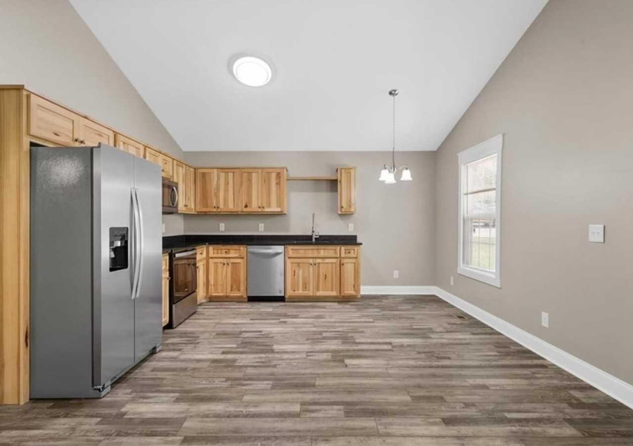 113 Bearden Rd - Photo 3 of 10