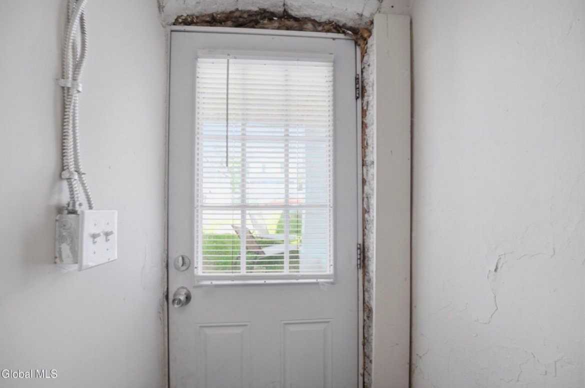 120 Robinson St - Photo 2 of 16