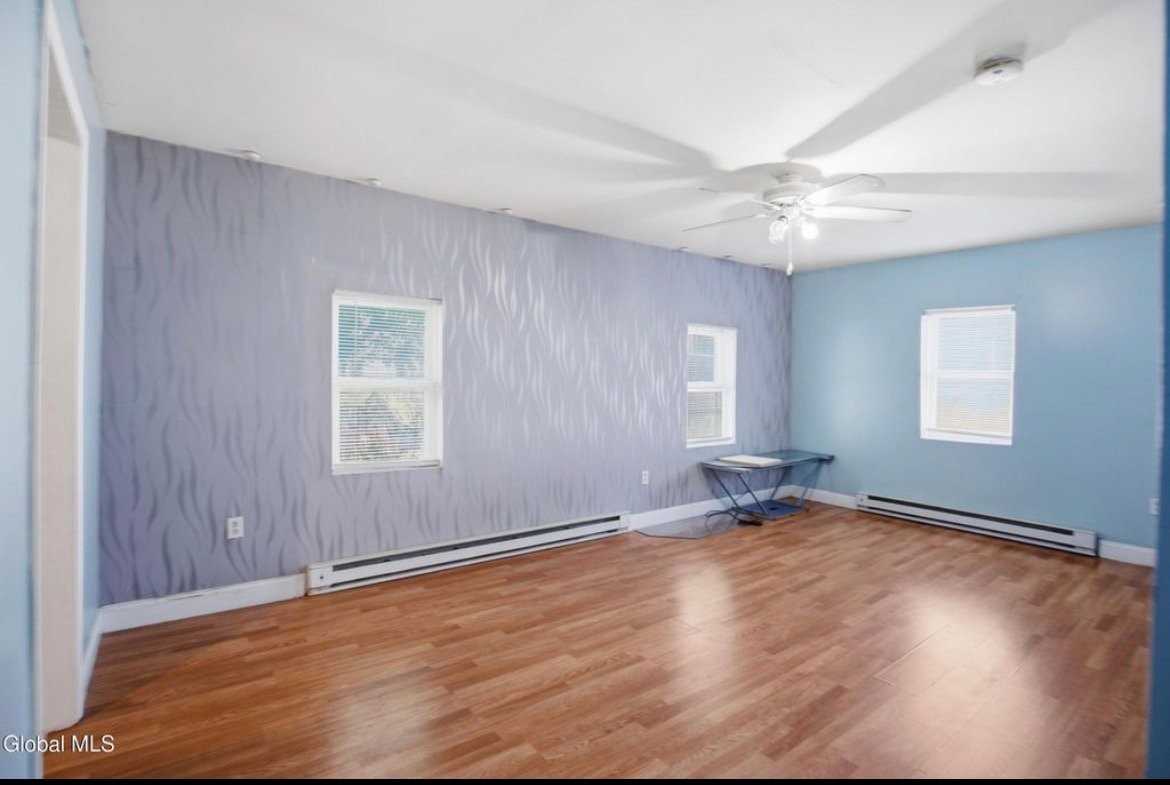 120 Robinson St - Photo 6 of 16