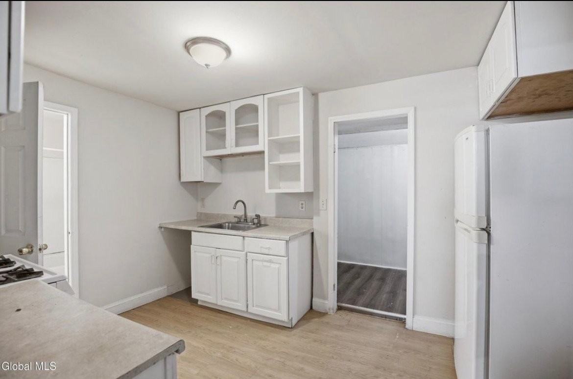 120 Robinson St - Photo 7 of 16