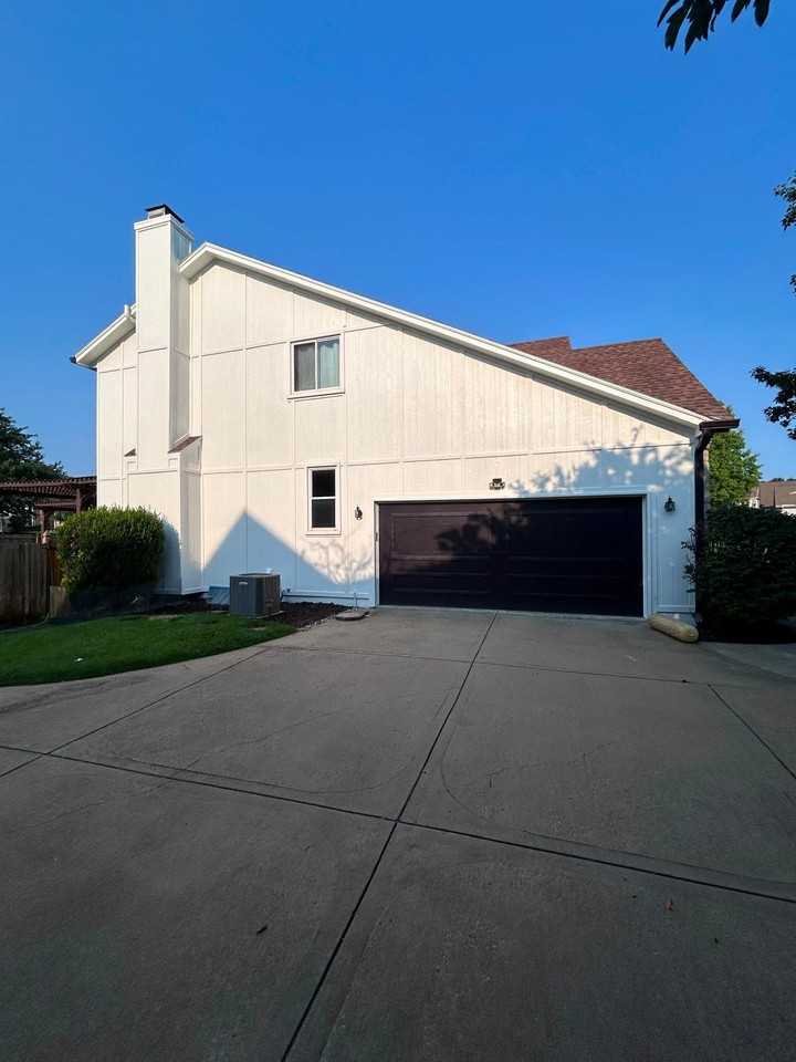 15317 Lowell Ave - Photo 4 of 20