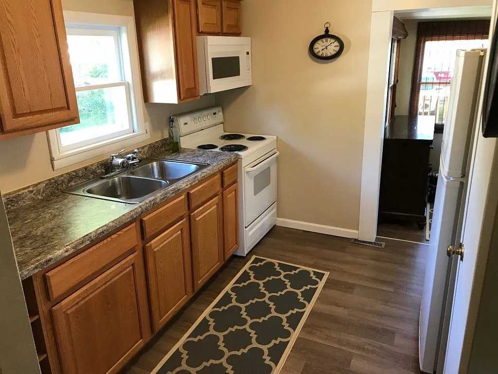 1823 8th St - Photo 2 of 5