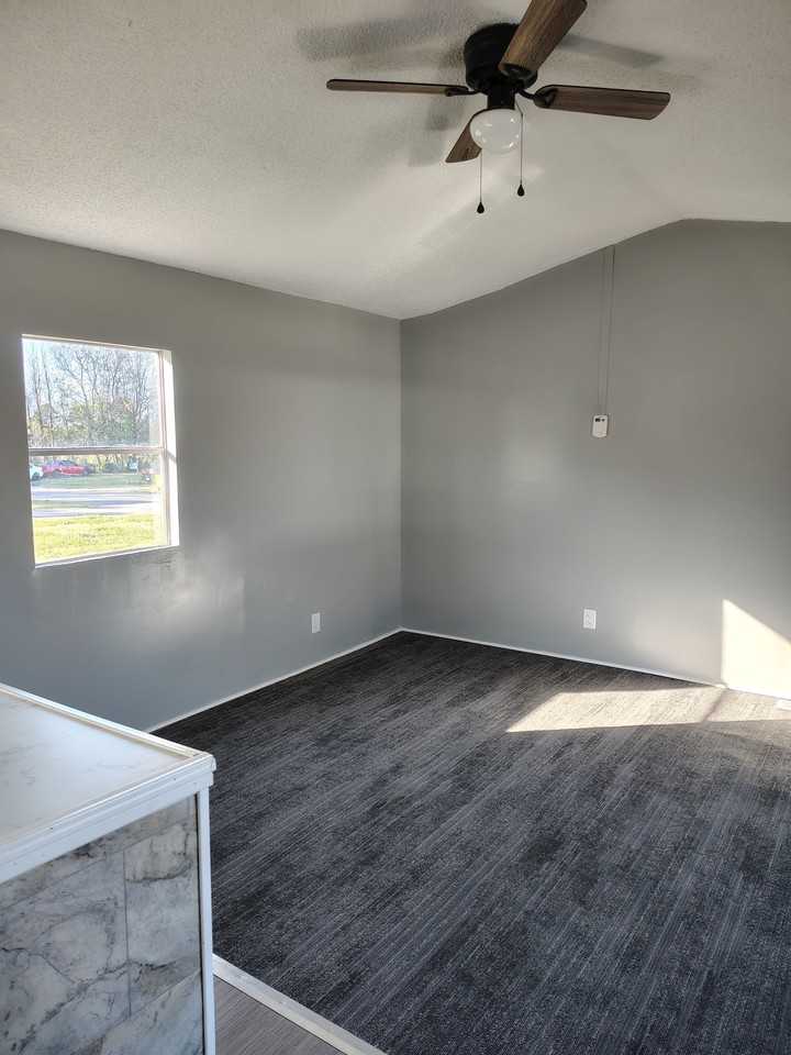 25 Carson Ave - Photo 4 of 8