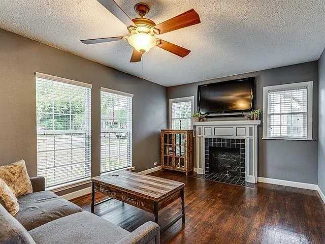 118 S Stewart Ave - Photo 3 of 9