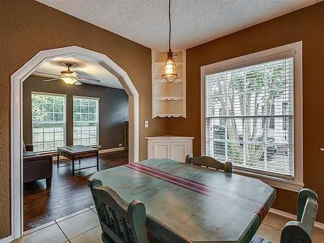 118 S Stewart Ave - Photo 4 of 9