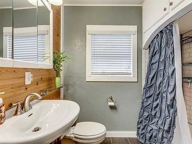 118 S Stewart Ave - Photo 6 of 9