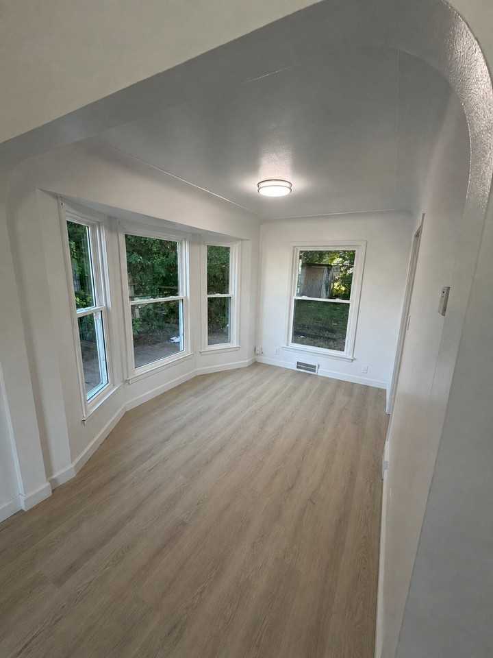 21748 Moross Rd - Photo 7 of 20