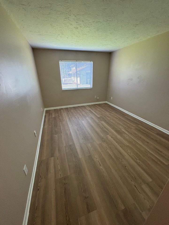 714 Nw Fork Rd - Photo 7 of 20