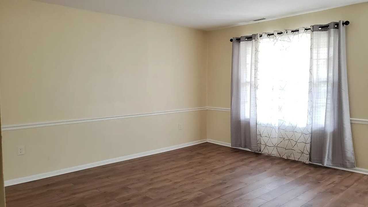 17 Fieldstone Dr - Photo 2 of 14