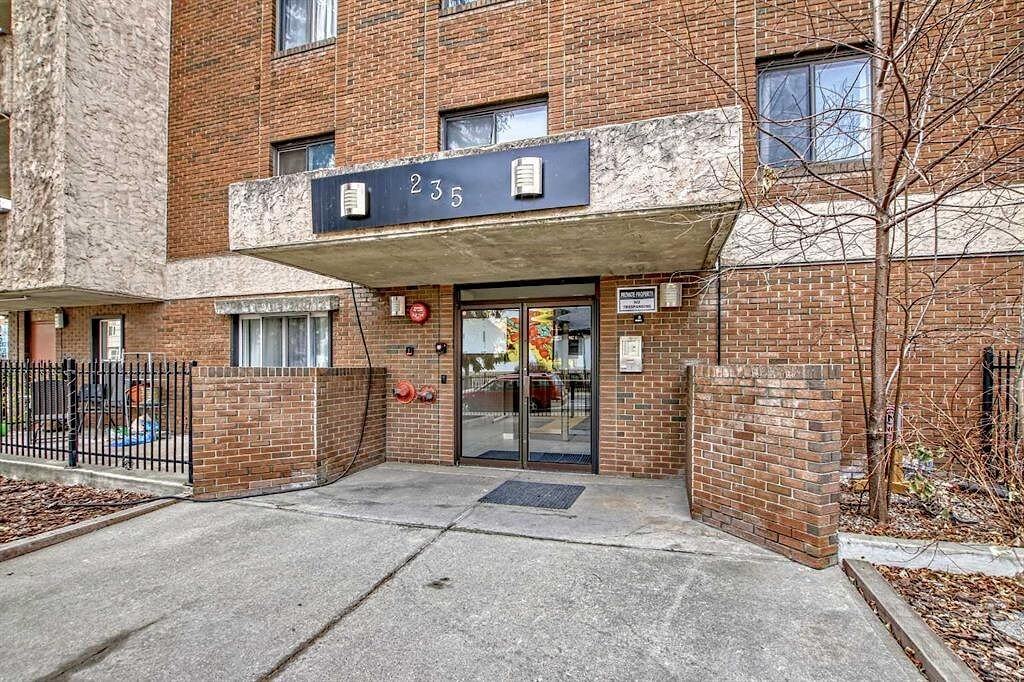 235 - 235 15 Avenue Southwest - Photo 2 of 22