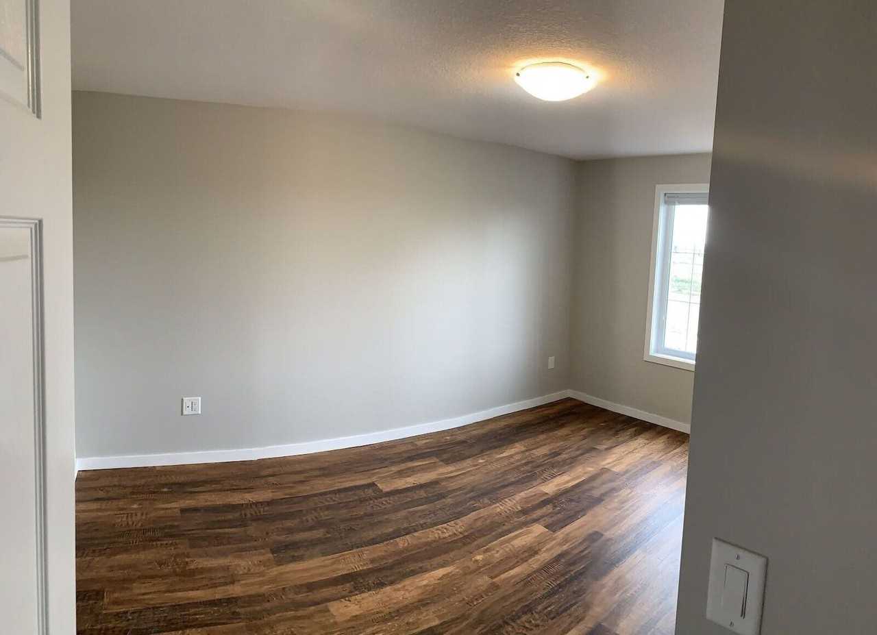7018 24 St Se - Photo 4 of 7