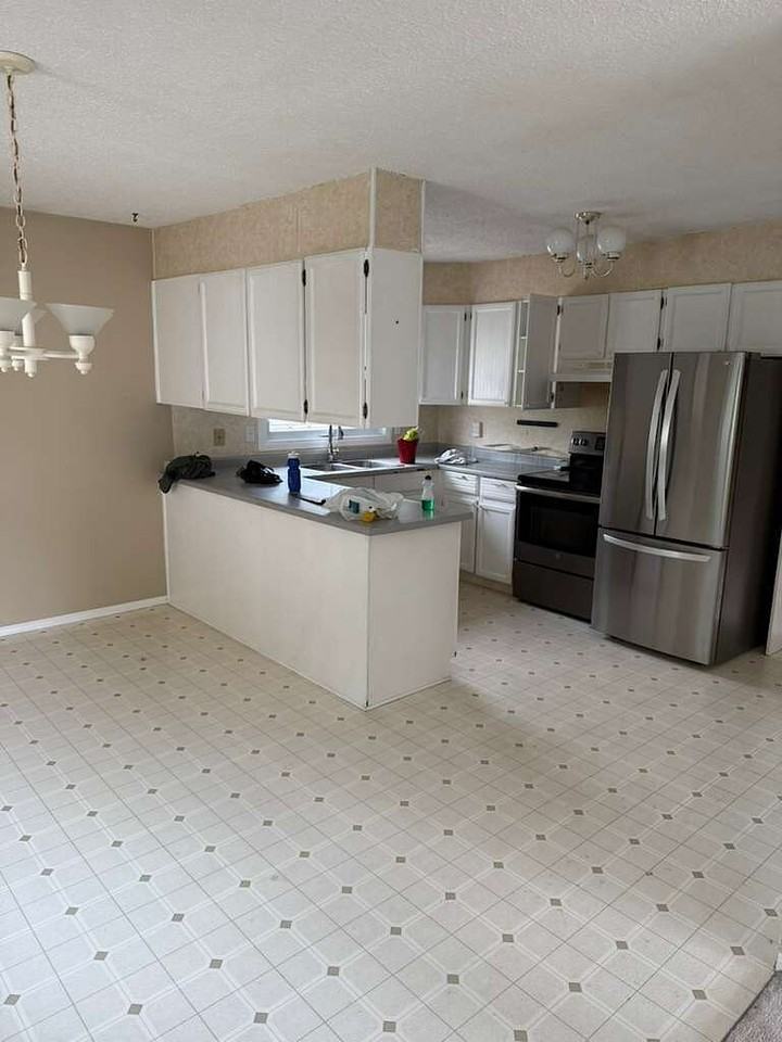 1025 82 St Nw - Photo 4 of 24