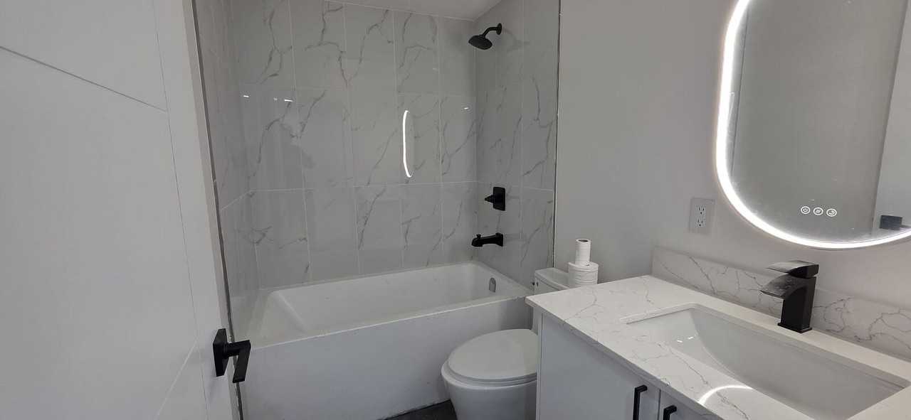 24 45 St Sw - Photo 7 of 8