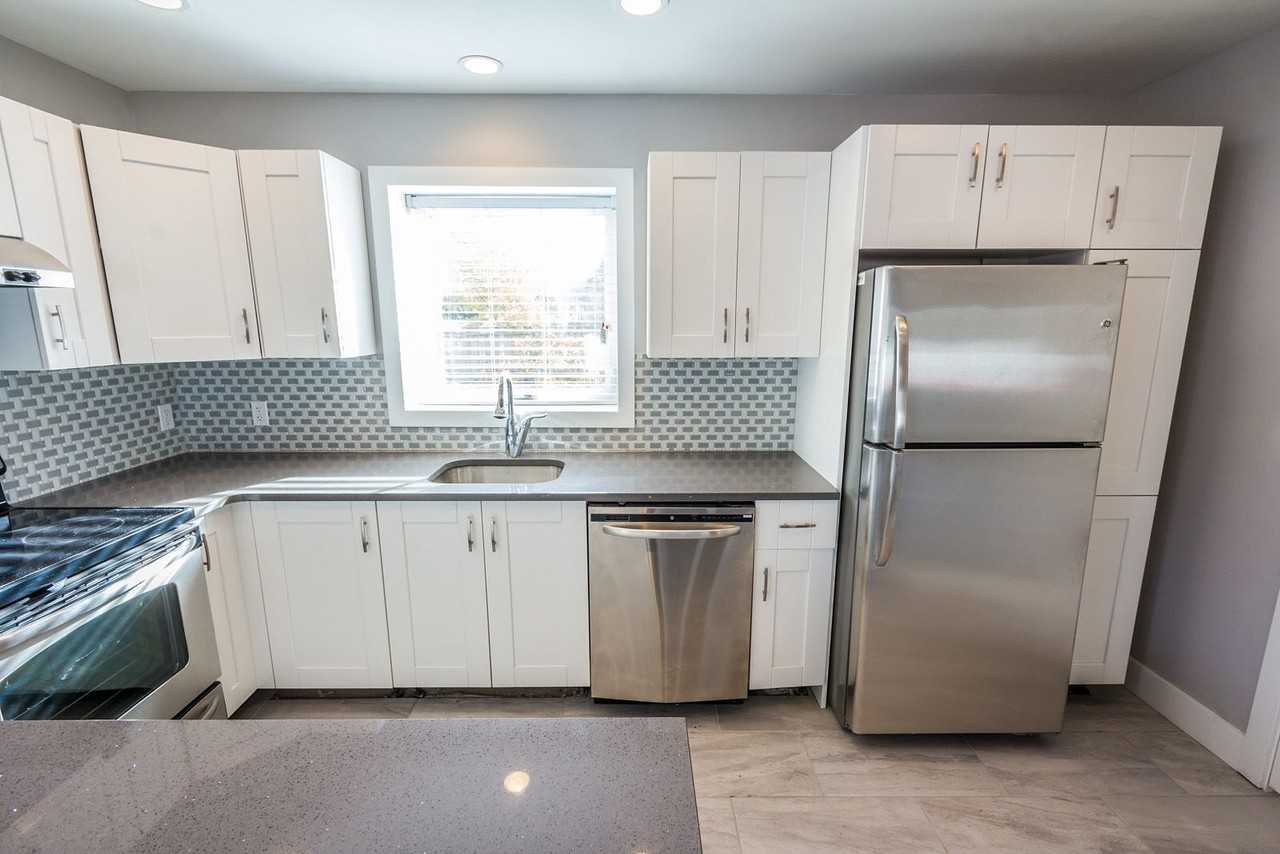 10119 114 Ave Nw - Photo 5 of 19