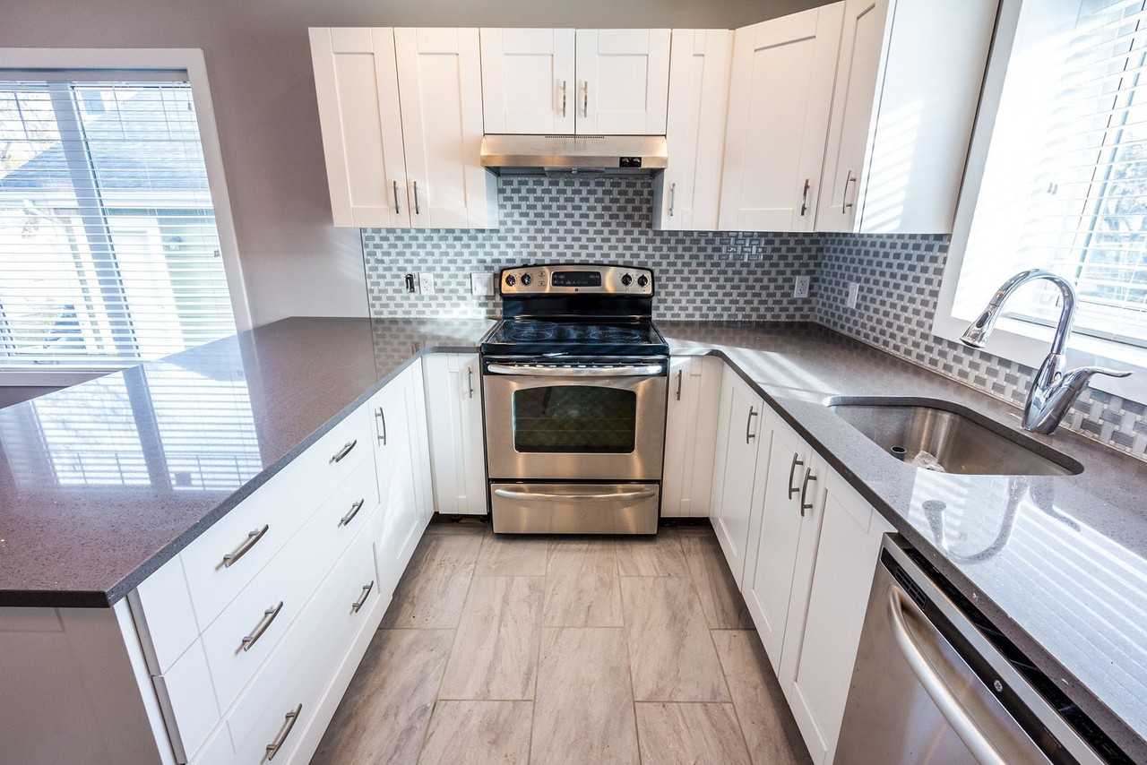 10119 114 Ave Nw - Photo 7 of 19