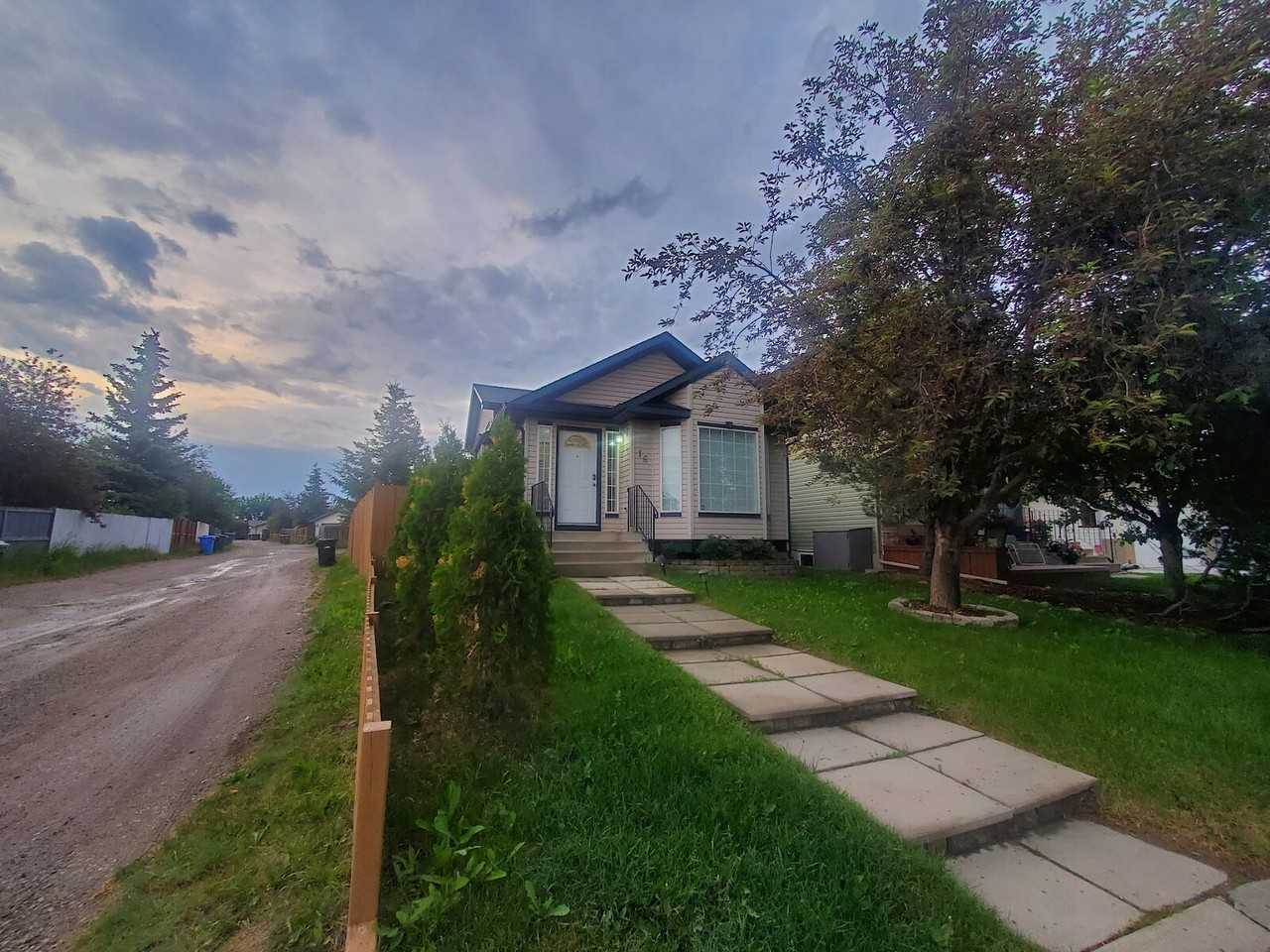 16 Coville Cres Ne - Photo 2 of 16