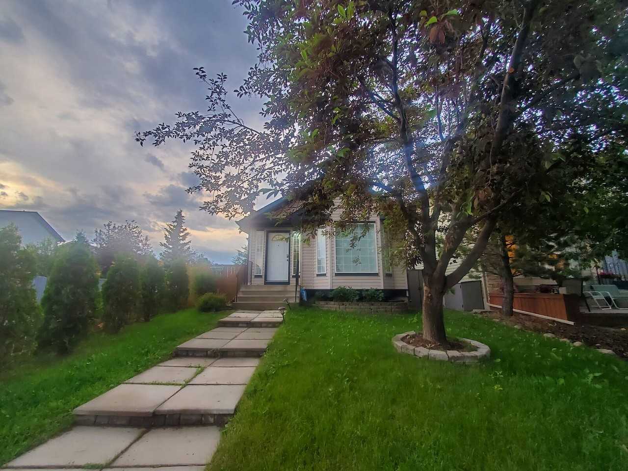 16 Coville Cres Ne - Photo 3 of 16