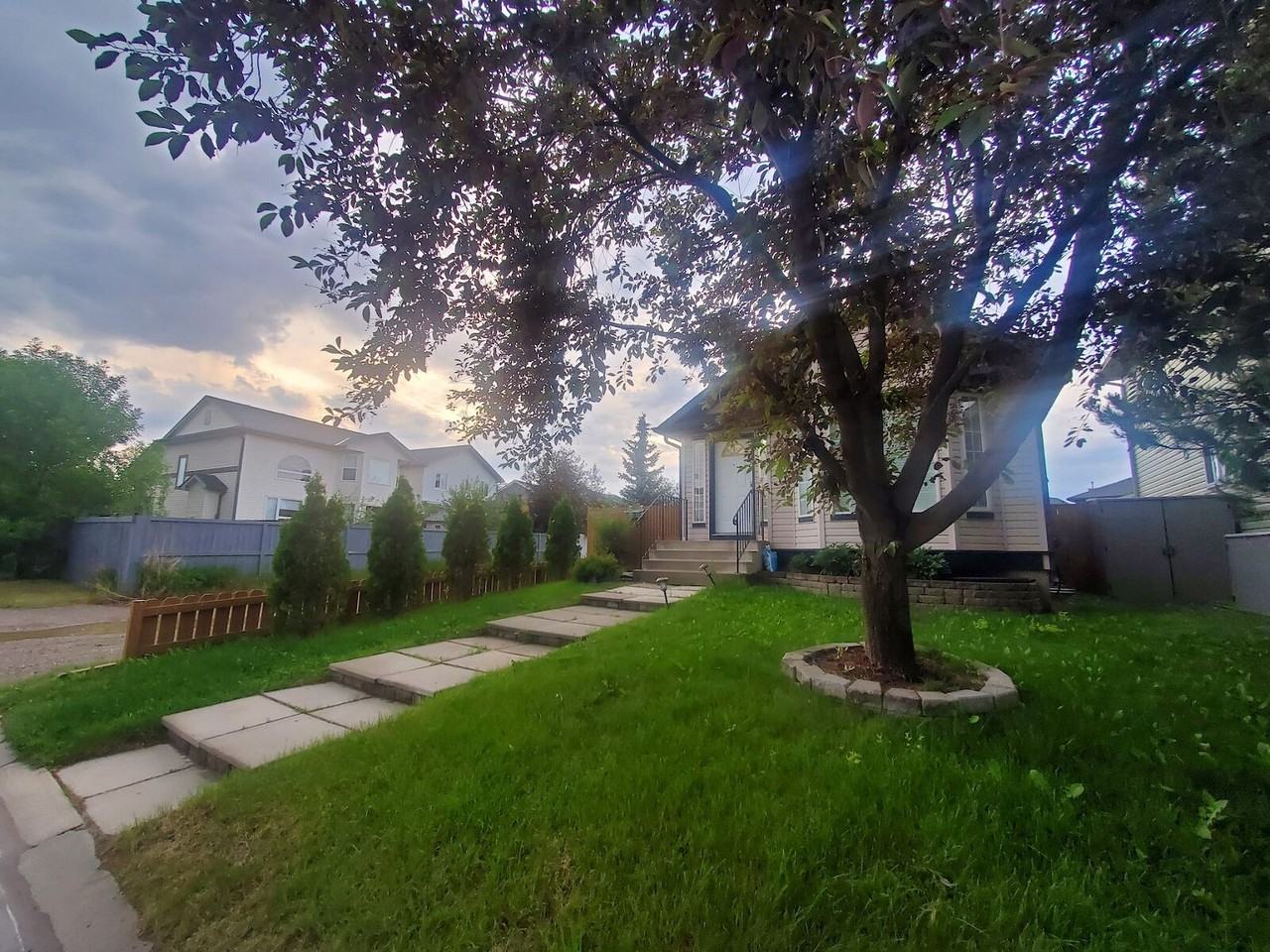 16 Coville Cres Ne - Photo 4 of 16