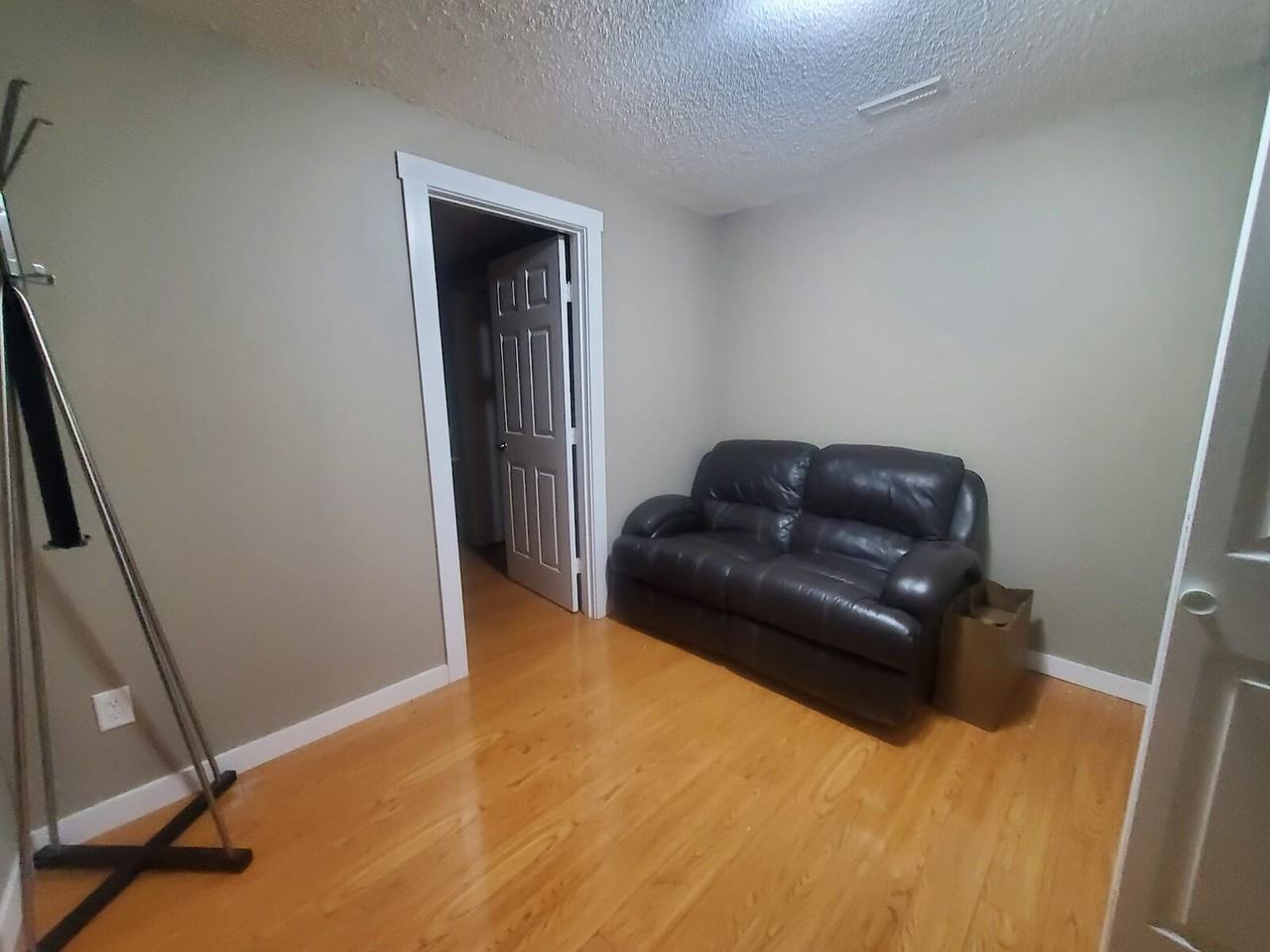 16 Coville Cres Ne - Photo 5 of 16