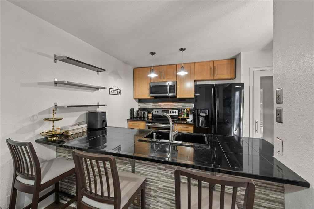 525 Towne House Ln #525 - Photo 6 of 22