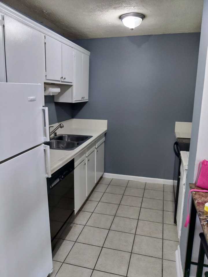 2121 Nicholasville Rd #403 - Photo 3 of 7