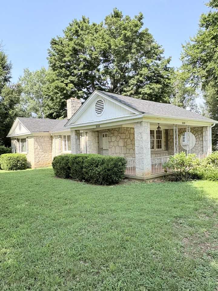 1573 Three Springs Rd #NA - Photo 2 of 16