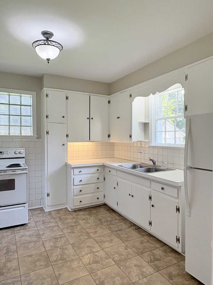 1573 Three Springs Rd #NA - Photo 6 of 16
