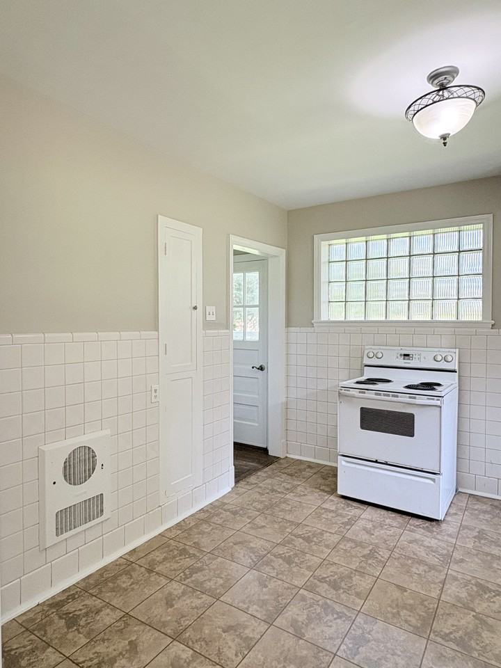 1573 Three Springs Rd #NA - Photo 7 of 16