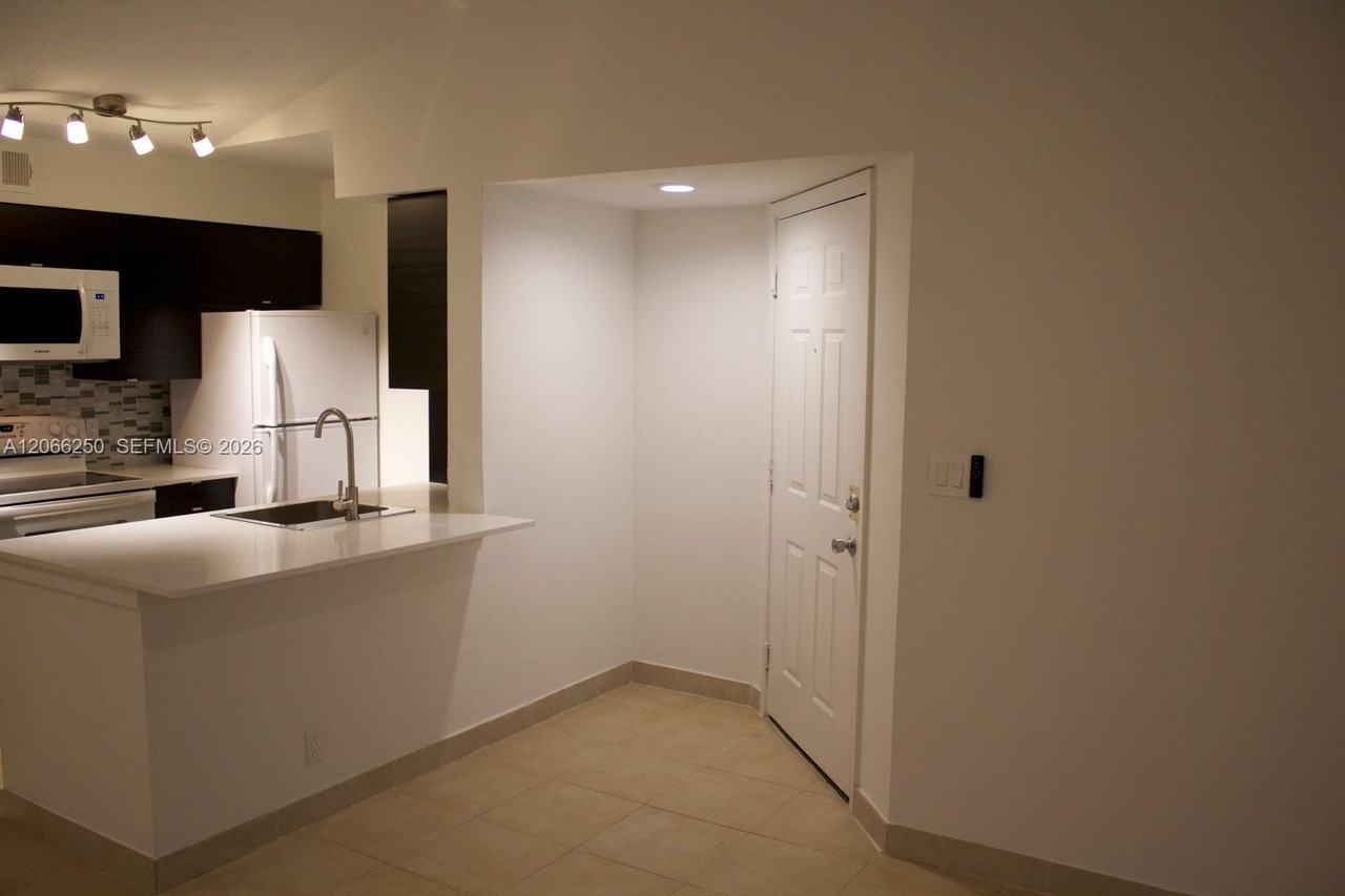 2826 South University Drive #3203 - Photo 3 of 8