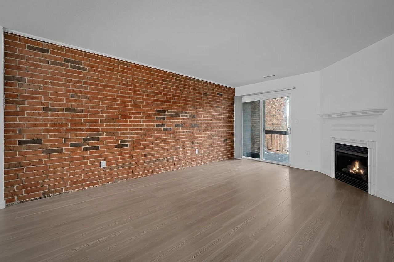 1946 Greenpoint Dr #202 - Photo 3 of 9