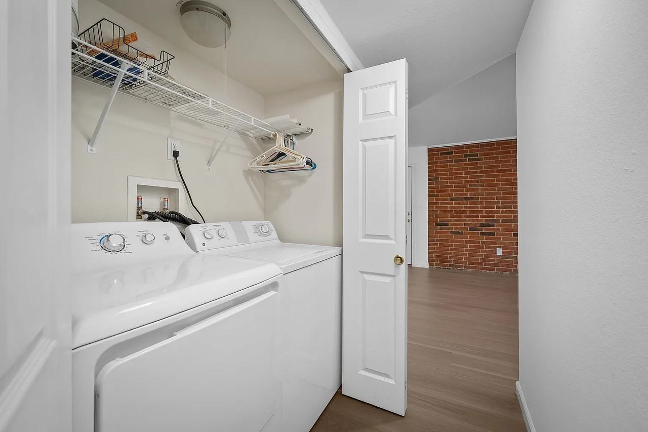 1946 Greenpoint Dr #202 - Photo 7 of 9