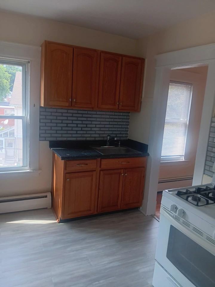 1032 Campbell Ave #3rdFL - Photo 4 of 16