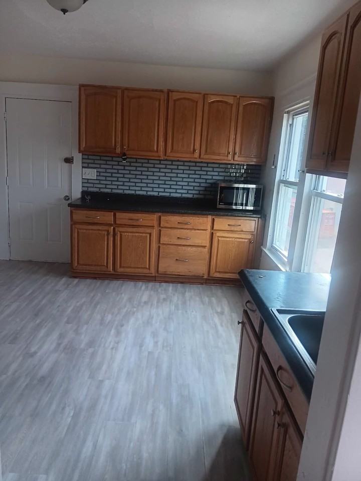 1032 Campbell Ave #3rdFL - Photo 5 of 16