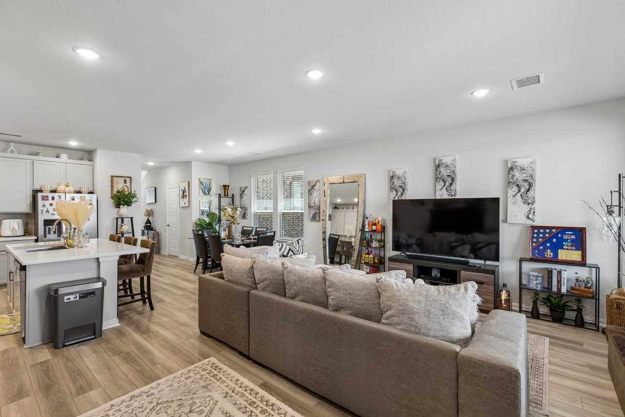1116 Redcoat Dr #NA - Photo 5 of 15