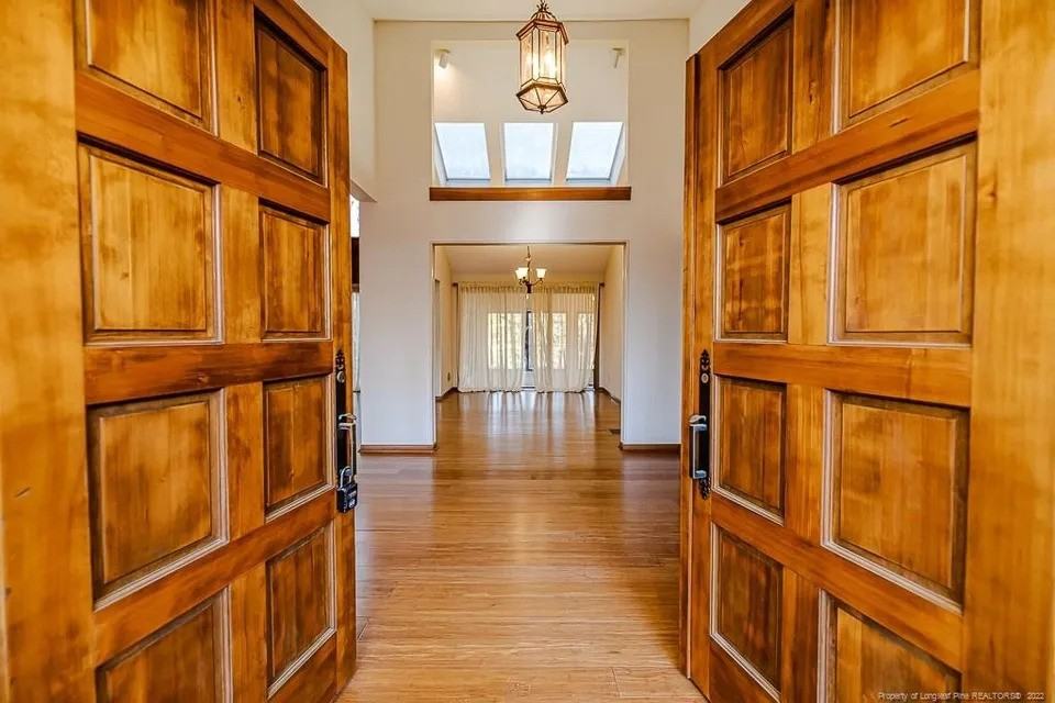 1906 Wedgewood Dr #NA - Photo 2 of 39
