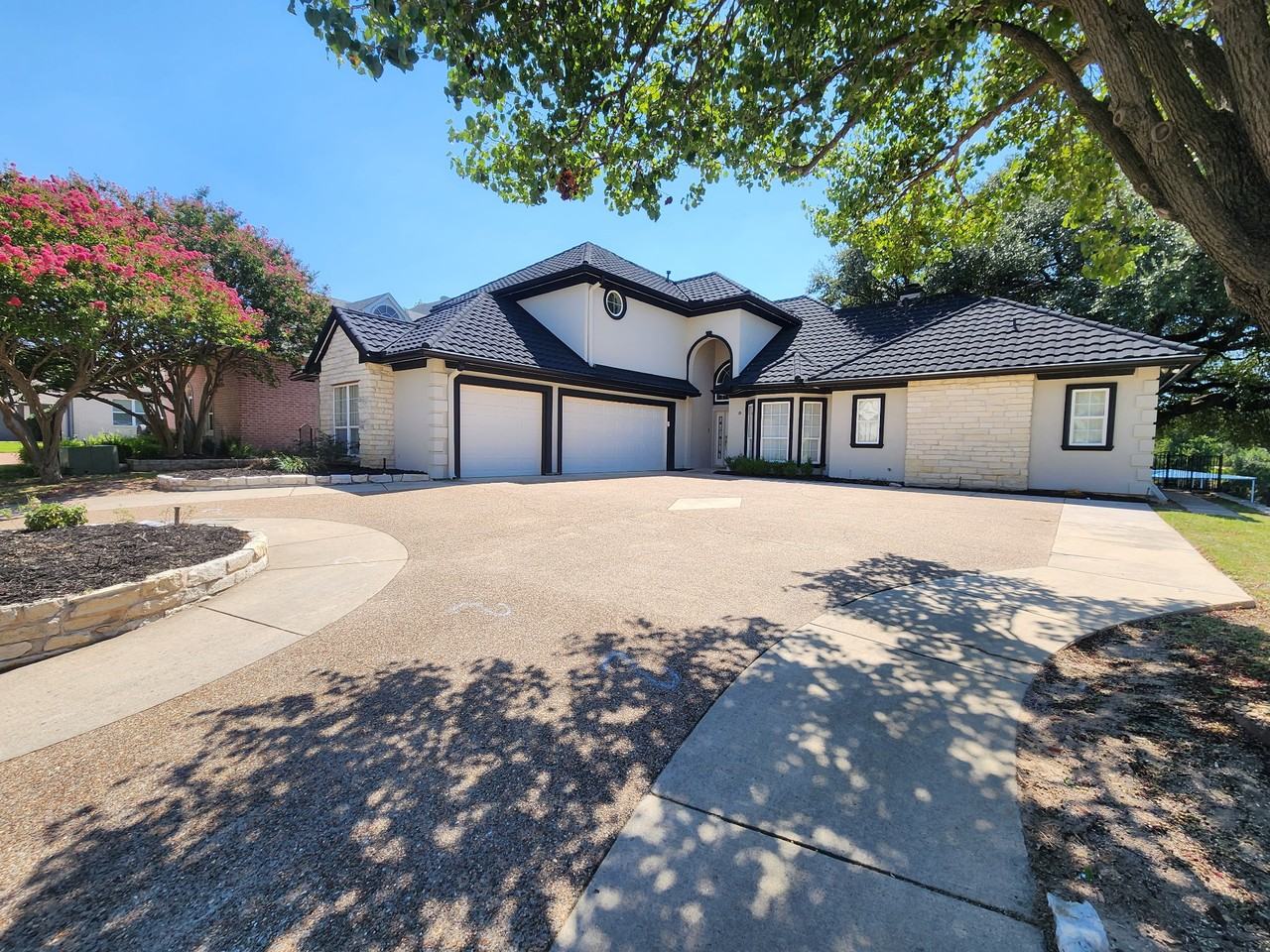 8517 Woodlake Cir #NA - Photo 2 of 9