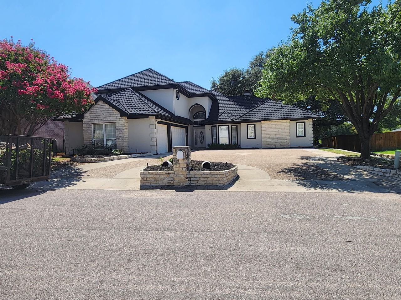 8517 Woodlake Cir #NA - Photo 3 of 9