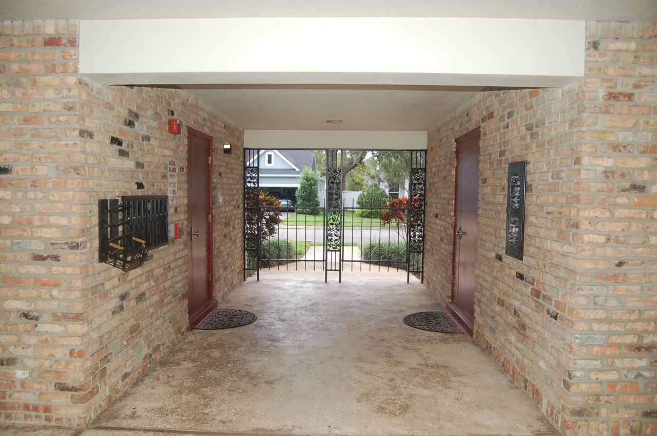 1920 Woodcrest Dr #13 - Photo 2 of 24
