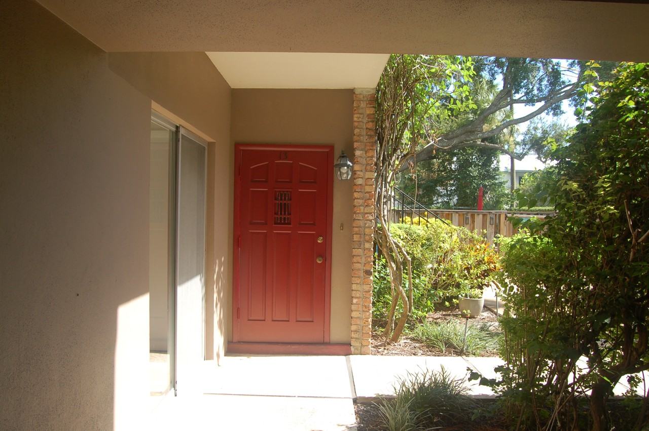 1920 Woodcrest Dr #13 - Photo 3 of 24