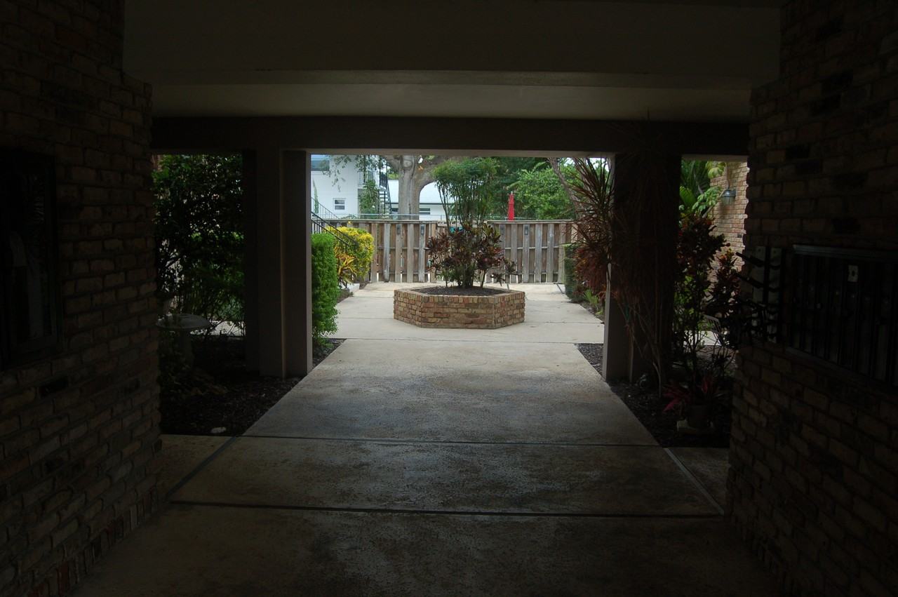 1920 Woodcrest Dr #13 - Photo 4 of 24