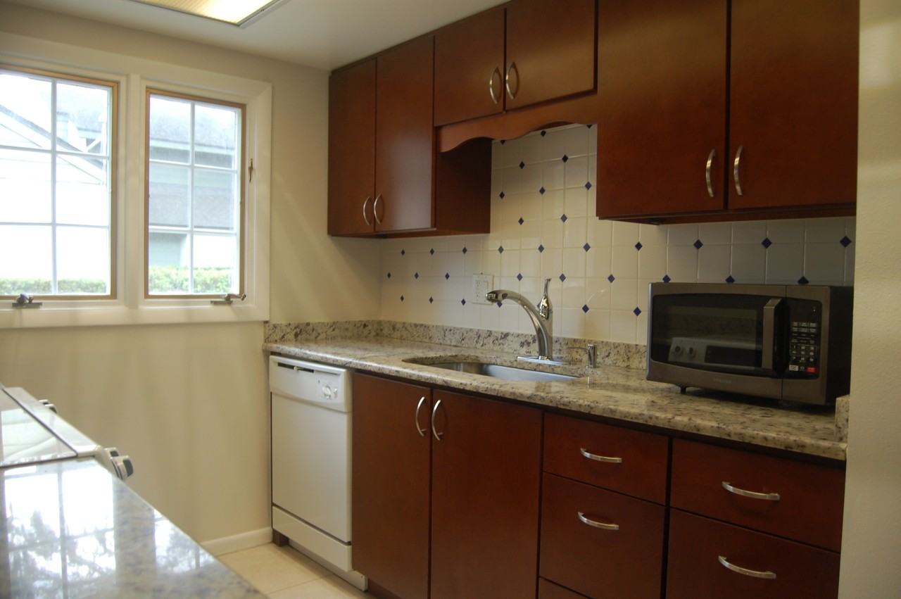 1920 Woodcrest Dr #13 - Photo 5 of 24