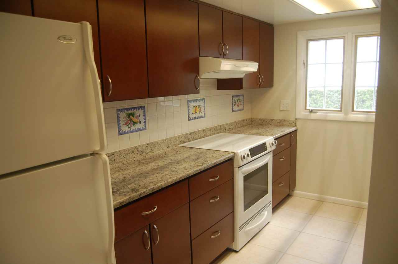 1920 Woodcrest Dr #13 - Photo 7 of 24