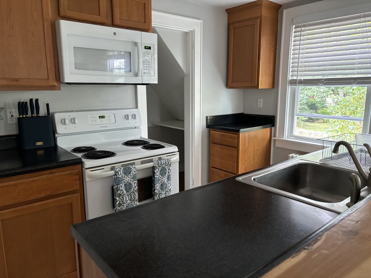 113 Maple Ave #B - Photo 4 of 6